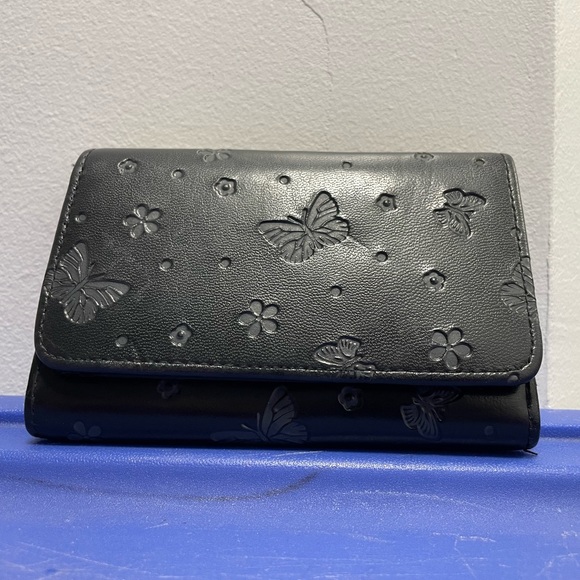 Vintage 90s Butterfly Embossed Faux Leather Trifold Wallet with Card & Cash Slot - Picture 2 of 8